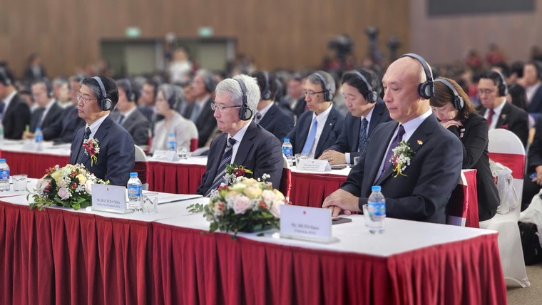 Phó Thủ tướng, Bộ trưởng Ngoại giao Bùi Thanh Sơn tham dự Lễ Kỷ niệm 10 năm thành lập trường Đại học Việt Nhật ảnh 2