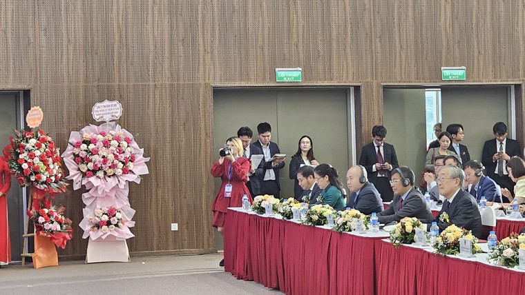 Phó Thủ tướng, Bộ trưởng Ngoại giao Bùi Thanh Sơn tham dự Lễ Kỷ niệm 10 năm thành lập trường Đại học Việt Nhật ảnh 4