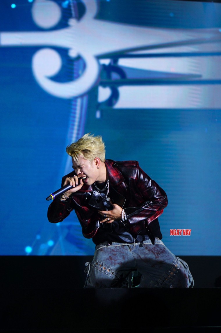 Bữa tiệc âm nhạc kỷ niệm 10 năm trường Đại học Việt Nhật cùng các nghệ sĩ từ "Anh Trai Say Hi" ảnh 3