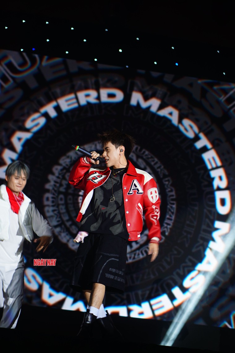 Bữa tiệc âm nhạc kỷ niệm 10 năm trường Đại học Việt Nhật cùng các nghệ sĩ từ "Anh Trai Say Hi" ảnh 8