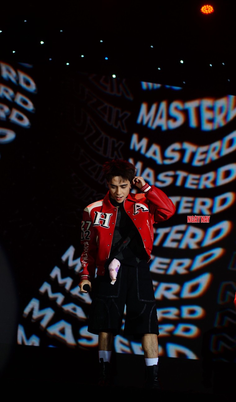 Bữa tiệc âm nhạc kỷ niệm 10 năm trường Đại học Việt Nhật cùng các nghệ sĩ từ "Anh Trai Say Hi" ảnh 9