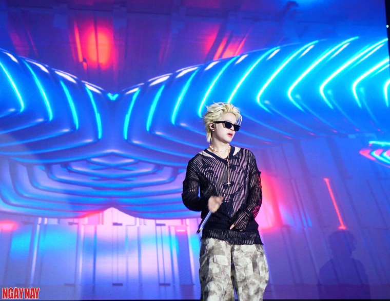 Bữa tiệc âm nhạc kỷ niệm 10 năm trường Đại học Việt Nhật cùng các nghệ sĩ từ "Anh Trai Say Hi" ảnh 12