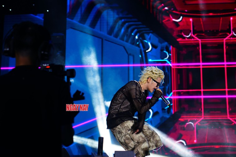 Bữa tiệc âm nhạc kỷ niệm 10 năm trường Đại học Việt Nhật cùng các nghệ sĩ từ "Anh Trai Say Hi" ảnh 10