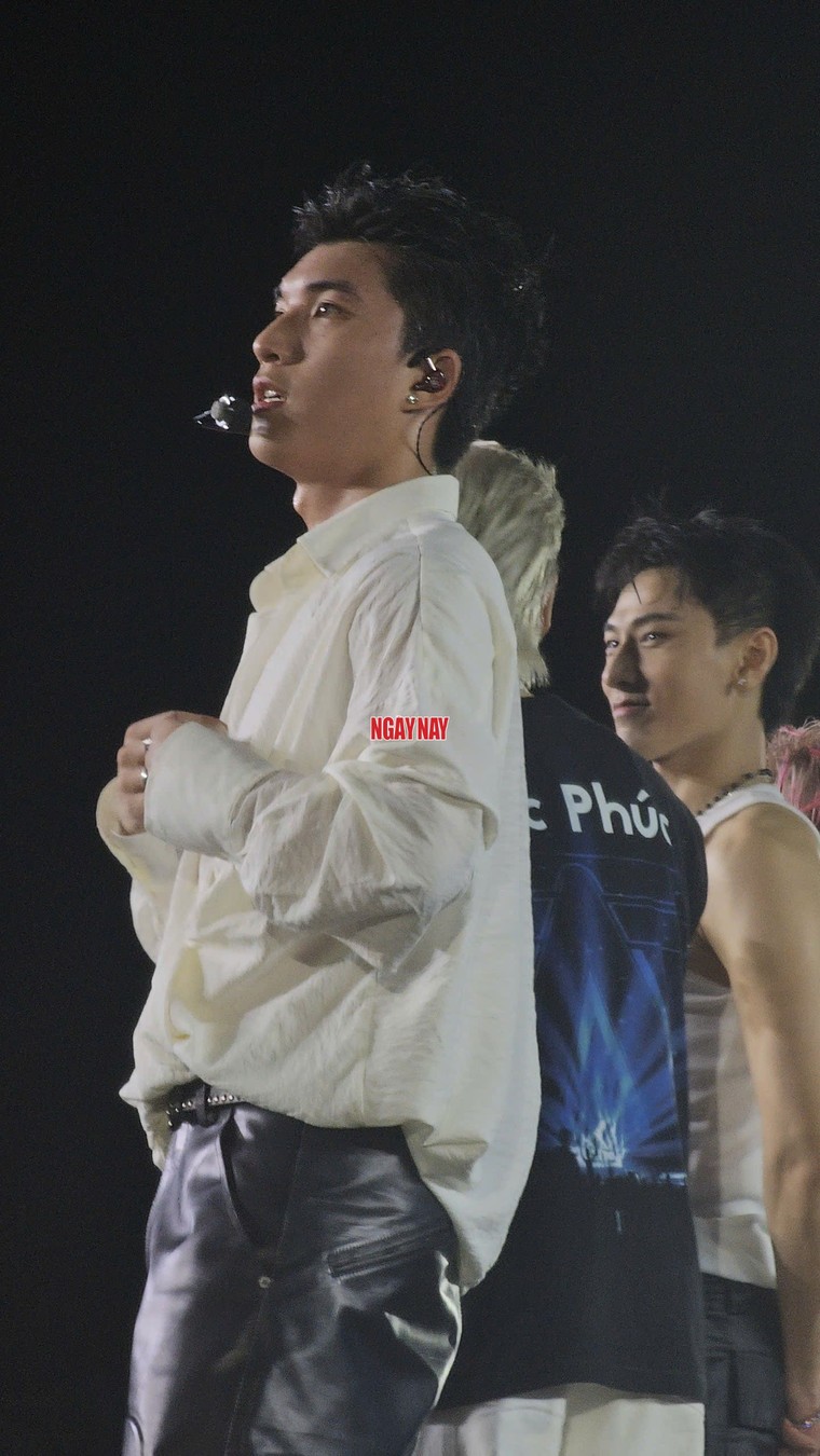 Đêm concert "Anh Trai Say Hi" thứ hai tại Vạn Phúc City: Cơn mưa ngang qua và âm nhạc bùng cháy ảnh 2