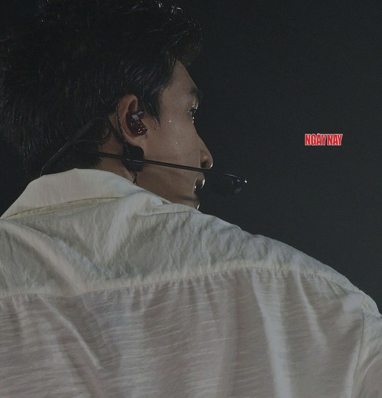 Đêm concert "Anh Trai Say Hi" thứ hai tại Vạn Phúc City: Cơn mưa ngang qua và âm nhạc bùng cháy ảnh 13