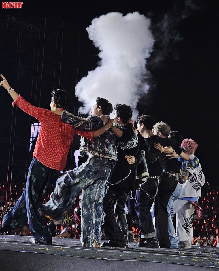 Đêm concert "Anh Trai Say Hi" thứ hai tại Vạn Phúc City: Cơn mưa ngang qua và âm nhạc bùng cháy ảnh 5
