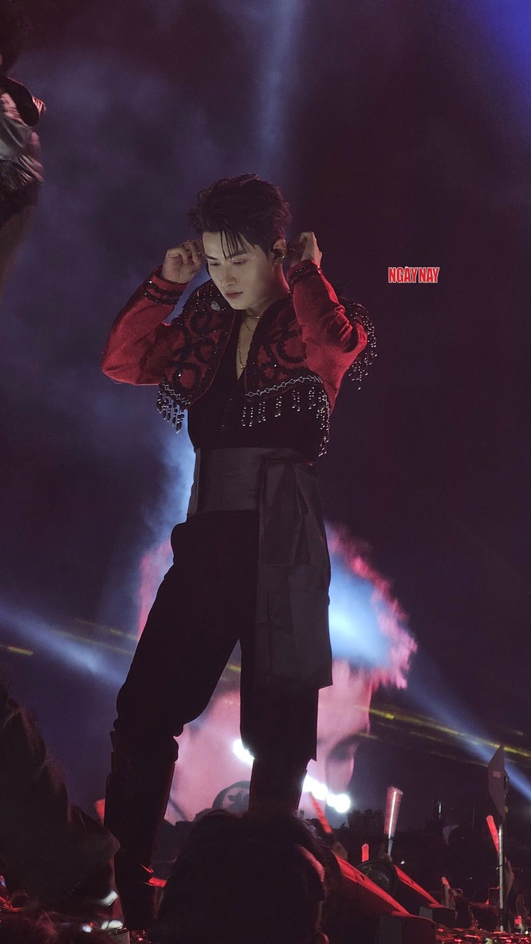 Đêm concert "Anh Trai Say Hi" thứ hai tại Vạn Phúc City: Cơn mưa ngang qua và âm nhạc bùng cháy ảnh 6