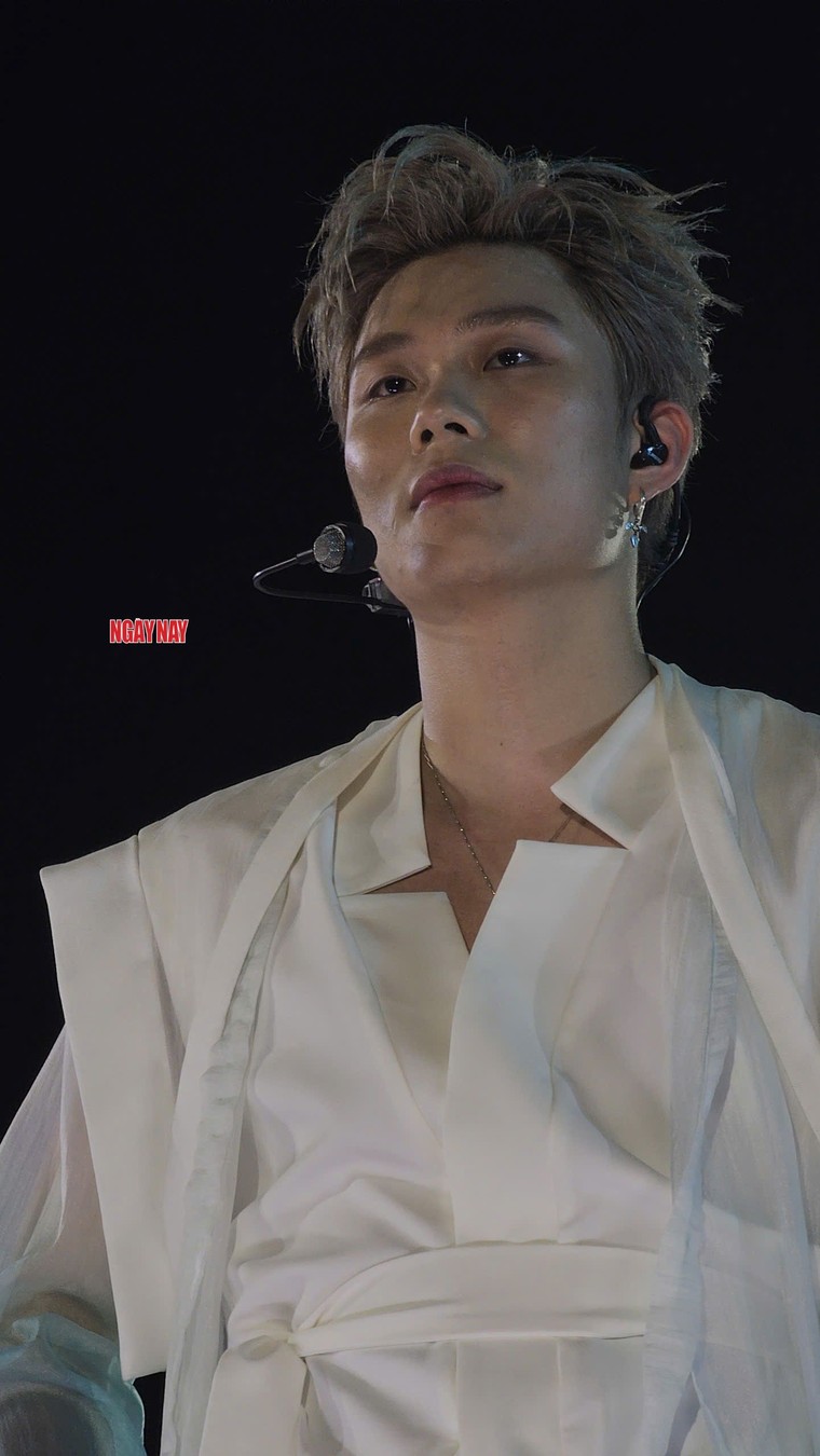 Đêm concert "Anh Trai Say Hi" thứ hai tại Vạn Phúc City: Cơn mưa ngang qua và âm nhạc bùng cháy ảnh 10