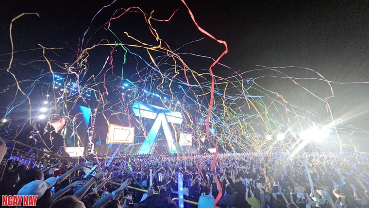 Đêm concert "Anh Trai Say Hi" thứ hai tại Vạn Phúc City: Cơn mưa ngang qua và âm nhạc bùng cháy ảnh 4