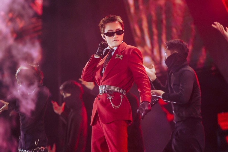 Hàng chục nghìn khán giả lưu lại phố đi bộ cho tới phút cuối của siêu nhạc hội, cháy cùng dàn nghệ sỹ đỉnh cao ảnh 5