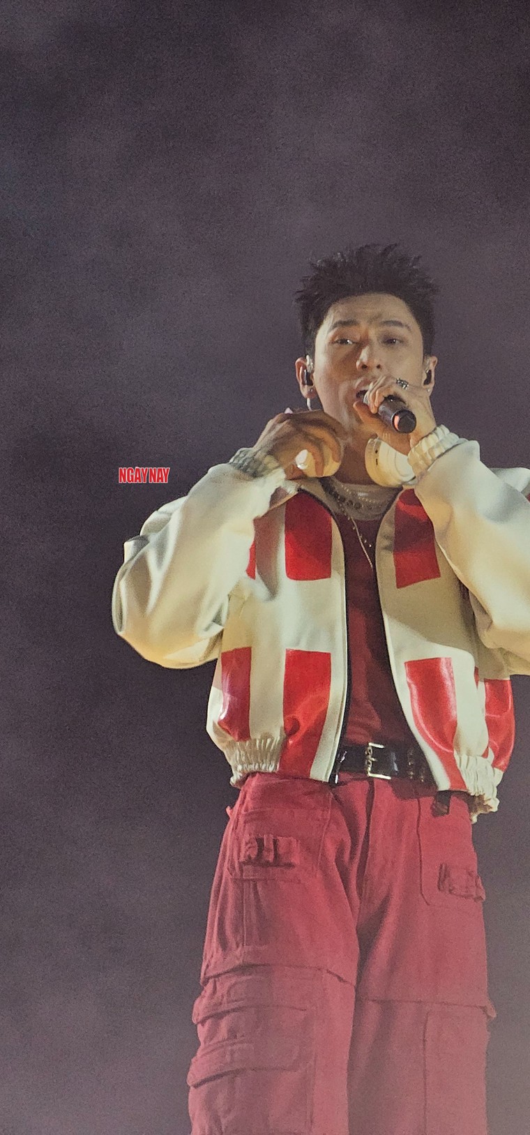 Sơn Tùng M-TP, hieuthuhai cùng dàn sao đổ bộ đêm nhạc Y-fest Viettel: Sân khấu của cảm xúc và những giai điệu thăng hoa ảnh 1