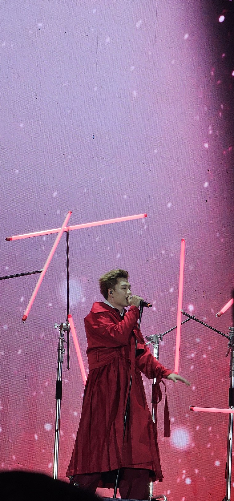 Hàng chục nghìn khán giả lưu lại phố đi bộ cho tới phút cuối của siêu nhạc hội, cháy cùng dàn nghệ sỹ đỉnh cao ảnh 10