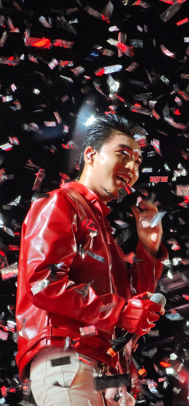 Sơn Tùng M-TP, hieuthuhai cùng dàn sao đổ bộ đêm nhạc Y-fest Viettel: Sân khấu của cảm xúc và những giai điệu thăng hoa ảnh 8