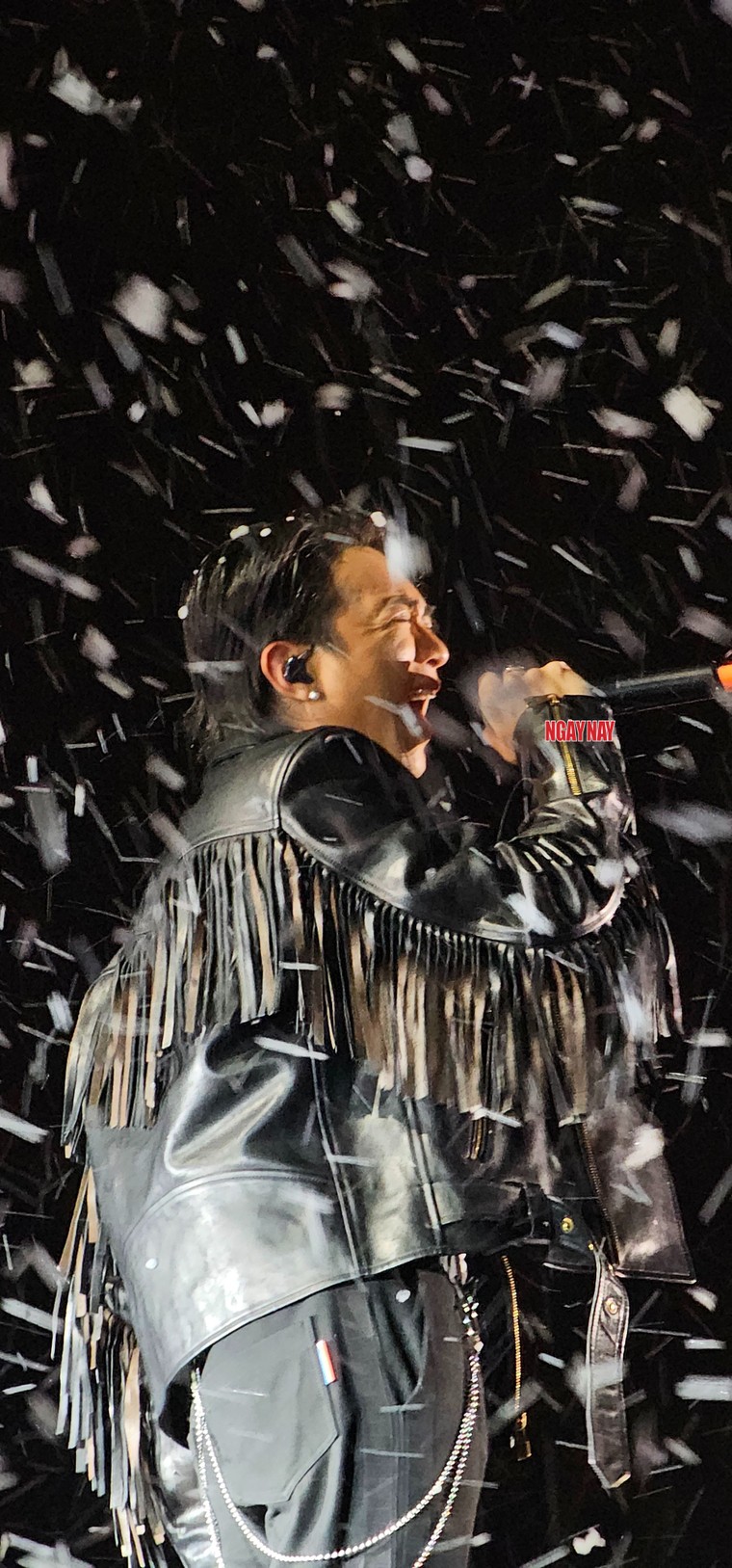 Sơn Tùng M-TP, hieuthuhai cùng dàn sao đổ bộ đêm nhạc Y-fest Viettel: Sân khấu của cảm xúc và những giai điệu thăng hoa ảnh 11