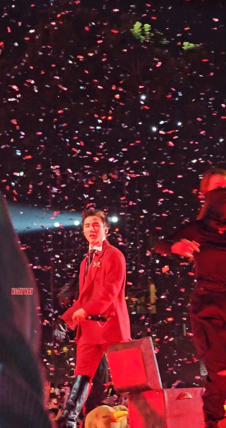 Sơn Tùng M-TP, hieuthuhai cùng dàn sao đổ bộ đêm nhạc Y-fest Viettel: Sân khấu của cảm xúc và những giai điệu thăng hoa ảnh 14