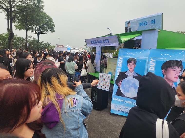 Các project tiếp ứng của người hâm mộ gửi đến ủng hộ các Anh trai Say Hi tại trường đua F1 ảnh 21