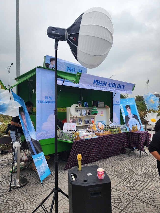 Các project tiếp ứng của người hâm mộ gửi đến ủng hộ các Anh trai Say Hi tại trường đua F1 ảnh 12