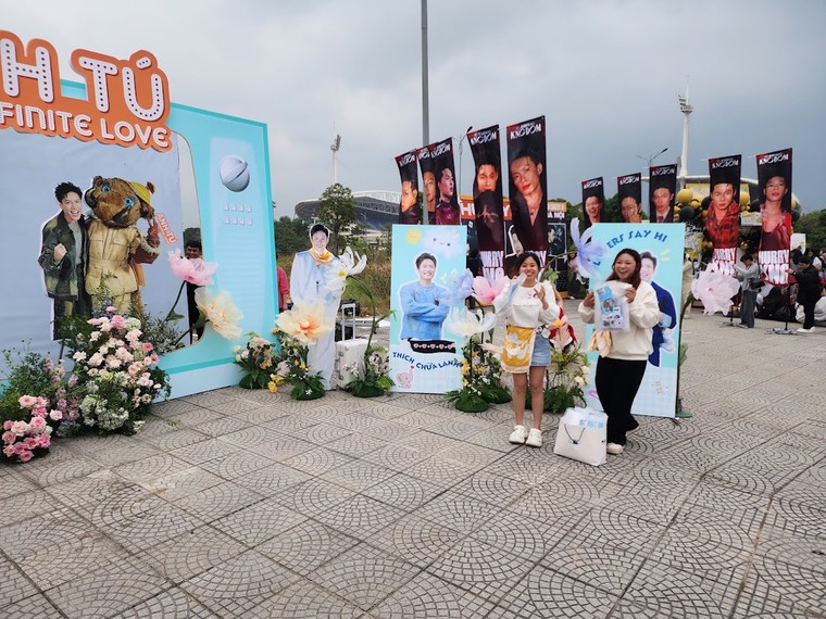 Các project tiếp ứng của người hâm mộ gửi đến ủng hộ các Anh trai Say Hi tại trường đua F1 ảnh 18