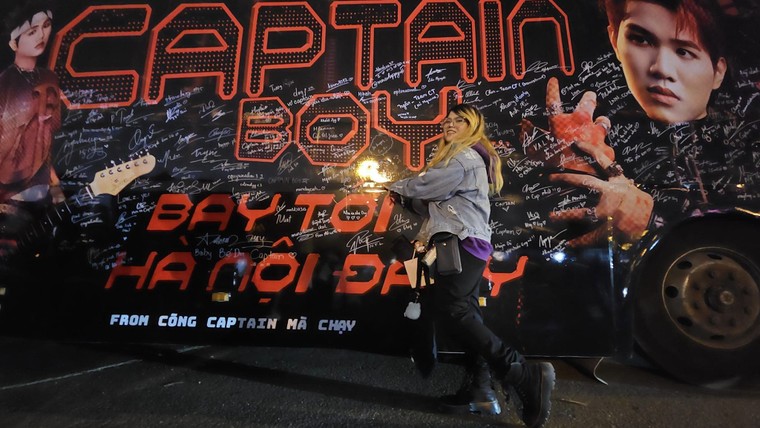 Các project tiếp ứng của người hâm mộ gửi đến ủng hộ các Anh trai Say Hi tại trường đua F1 ảnh 19