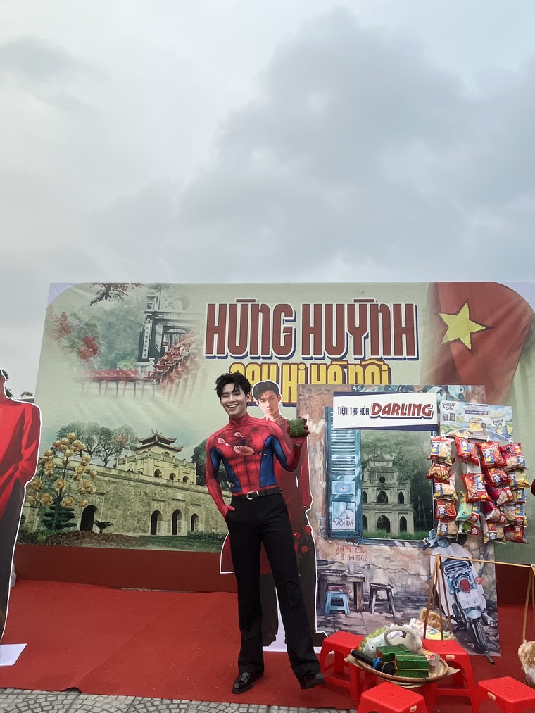 Các project tiếp ứng của người hâm mộ gửi đến ủng hộ các Anh trai Say Hi tại trường đua F1 ảnh 4