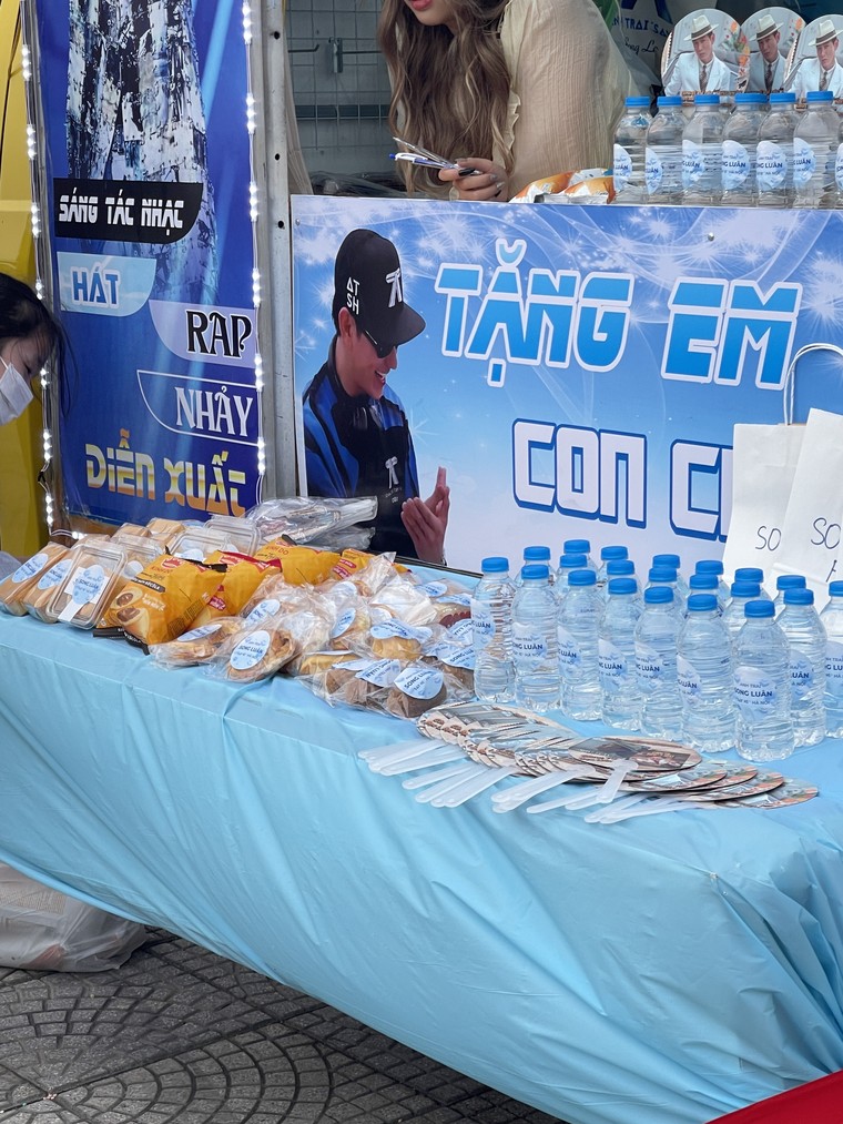 Các project tiếp ứng của người hâm mộ gửi đến ủng hộ các Anh trai Say Hi tại trường đua F1 ảnh 6