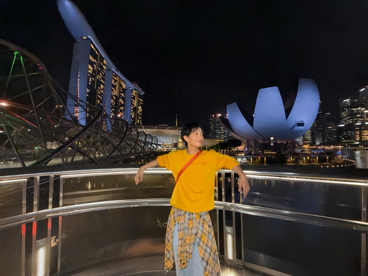 Hoàng Dũng và hành trình “chữa lành” trong MV “Cuối Tuần (1825)” tại Singapore ảnh 8