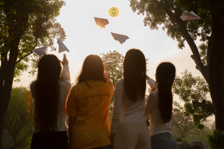 Những mảnh ghép cảm xúc muôn màu qua bộ ảnh Nắng Gọi Ban Mai của sinh viên trường Báo ảnh 6