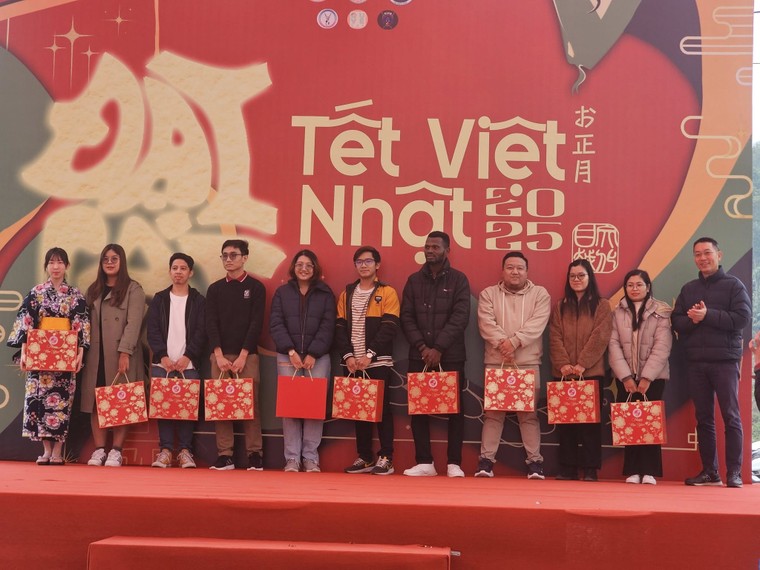 Tết Việt Nhật 2025: Không gian giao thoa văn hóa đậm sắc màu tại Trường Đại học Việt Nhật ảnh 3