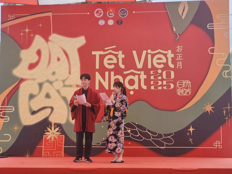 Tết Việt Nhật 2025: Không gian giao thoa văn hóa đậm sắc màu tại Trường Đại học Việt Nhật ảnh 1