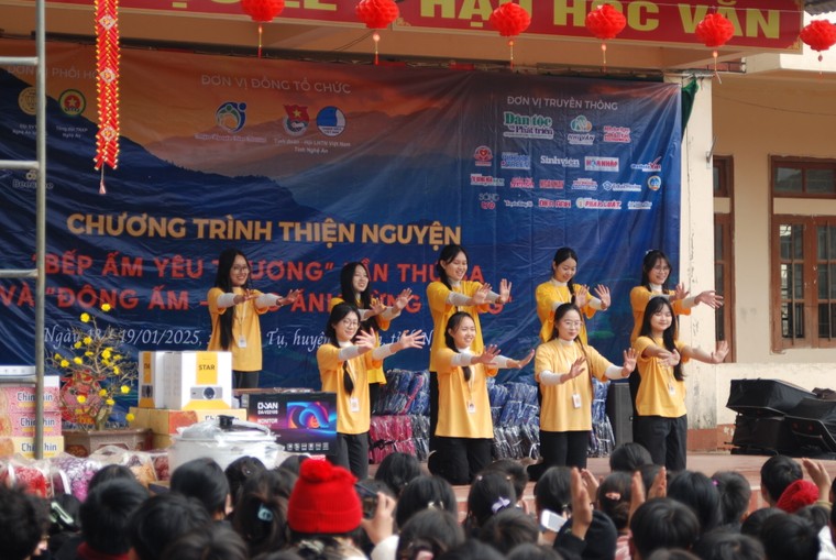 Đông Ấm 2024: Chuyến hành trình gieo hơi ấm về nơi vùng cao xứ Nghệ ảnh 3