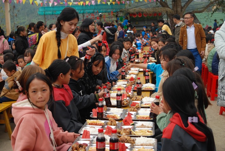 Đông Ấm 2024: Chuyến hành trình gieo hơi ấm về nơi vùng cao xứ Nghệ ảnh 4