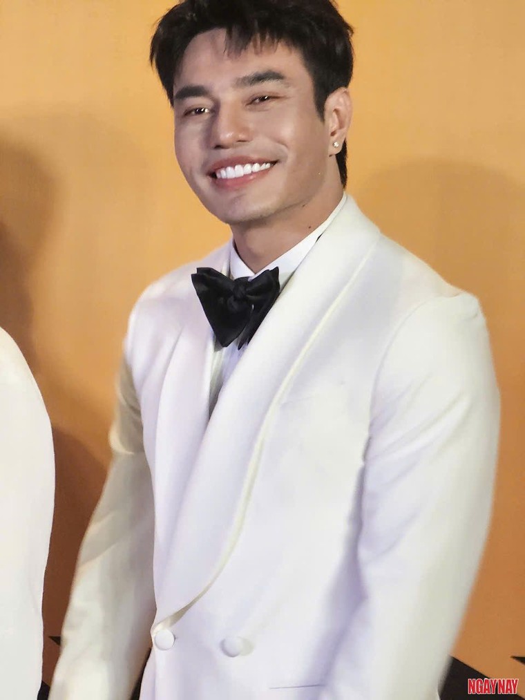 NSND Lê Khanh, Big Daddy, Quân A.P cùng dàn sao tới tham dự họp báo ra mắt phim Tết "Bộ tứ báo thủ" tại Hà Nội ảnh 8