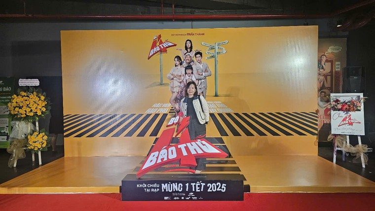 NSND Lê Khanh, Big Daddy, Quân A.P cùng dàn sao tới tham dự họp báo ra mắt phim Tết "Bộ tứ báo thủ" tại Hà Nội ảnh 10