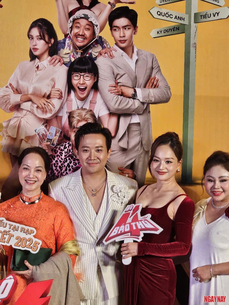 NSND Lê Khanh, Big Daddy, Quân A.P cùng dàn sao tới tham dự họp báo ra mắt phim Tết "Bộ tứ báo thủ" tại Hà Nội ảnh 1