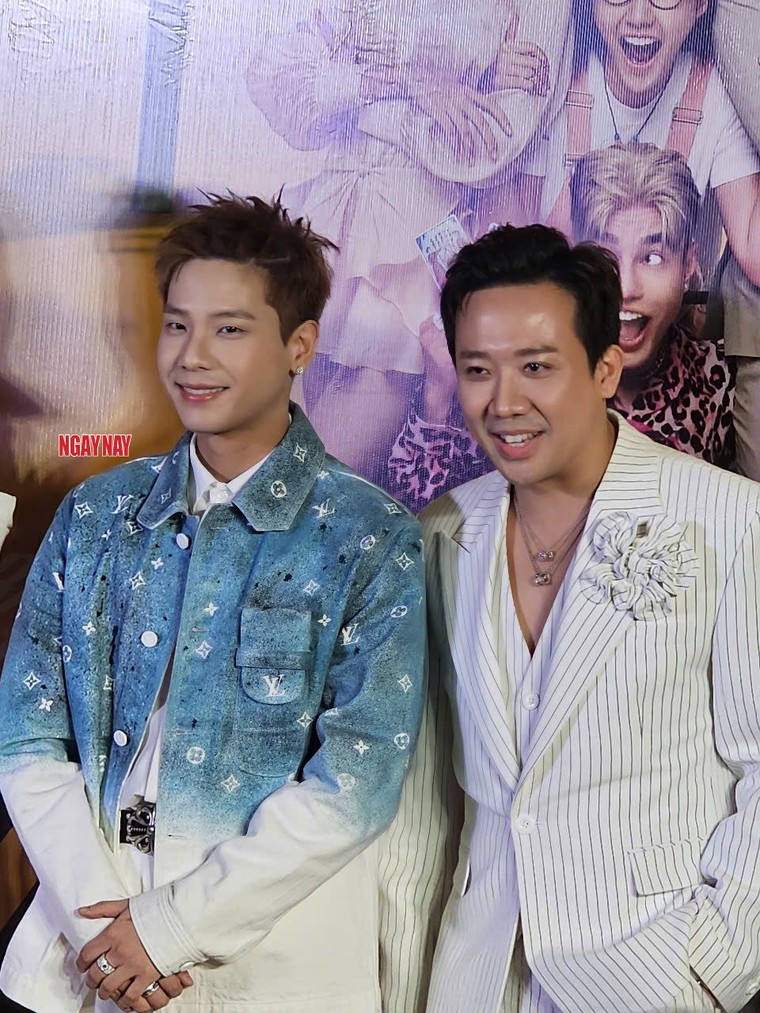 NSND Lê Khanh, Big Daddy, Quân A.P cùng dàn sao tới tham dự họp báo ra mắt phim Tết "Bộ tứ báo thủ" tại Hà Nội ảnh 2