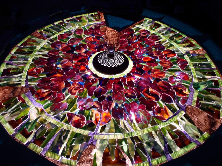 Di sản bất tận của Scott Riggs: Nghệ thuật đèn kính màu vượt thời gian ảnh 8