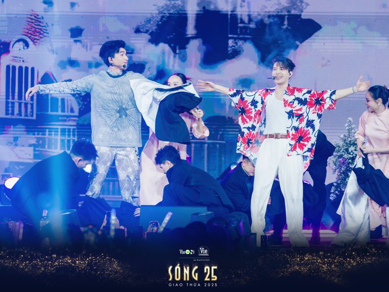 Sóng 25: Đức Phúc, Isaac chia sẻ về sự “nâng cấp” bản thân, JSOL, Hùng Huỳnh nhận lời khuyên sâu sắc từ MC Trấn Thành ảnh 6