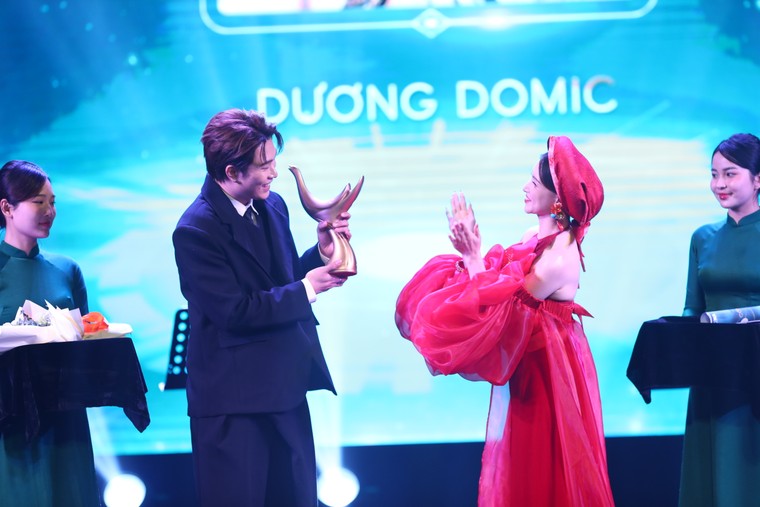 Giải Cống hiến 19-2025: Dương Domic tiếp lửa sức trẻ, GS.TS Chu Bảo Quế tỏa sáng di sản ảnh 2