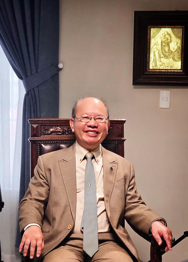 Bảo tàng Nghệ thuật Kính màu: Giấc mơ vượt thời gian của một người kể chuyện ảnh 1