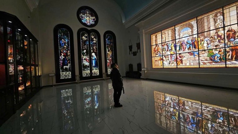 Bảo tàng Nghệ thuật Kính màu: Giấc mơ vượt thời gian của một người kể chuyện ảnh 7