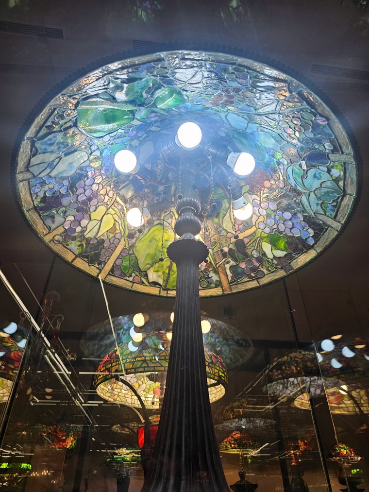 Bảo tàng Nghệ thuật Kính màu: Giấc mơ vượt thời gian của một người kể chuyện ảnh 4