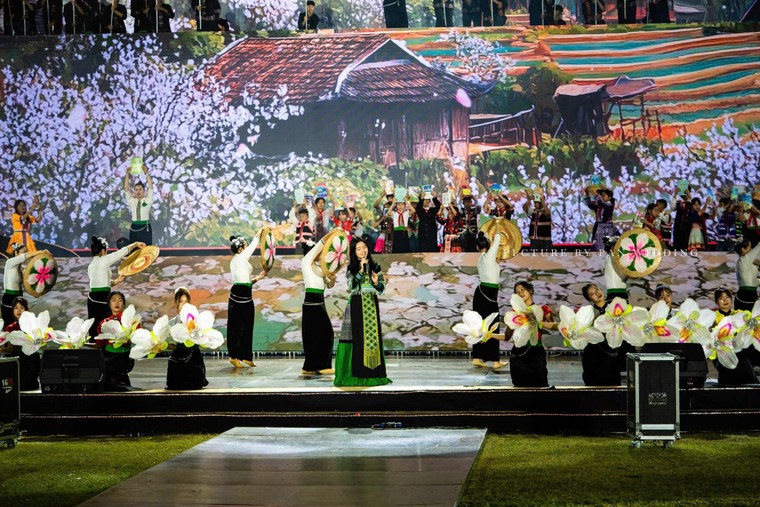 Điện Biên rực rỡ chào đón Lễ hội Hoa Ban 2025: Tôn vinh bản sắc văn hóa dân tộc ảnh 6