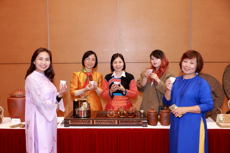 Trà và phụ nữ: Bản giao hưởng của sự tinh tế ảnh 4