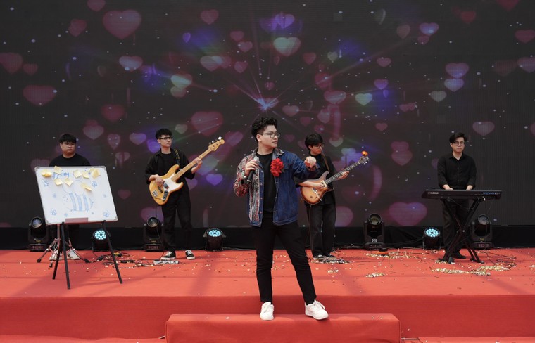 NEU career week 2025: Tâm điểm việc làm bùng nổ, thu hút với hơn 6000 người tham dự ảnh 2