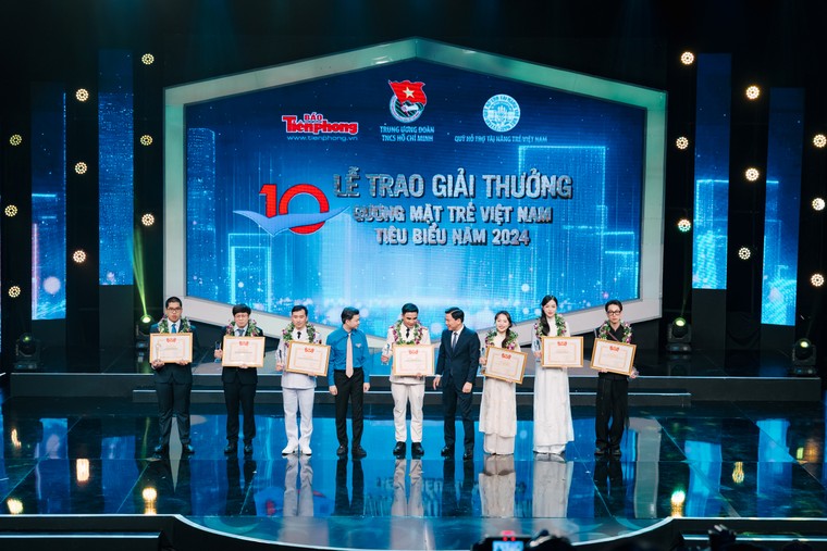 Giải thưởng Gương mặt trẻ triển vọng 2024 vinh danh Phương Mỹ Chi vì những đóng góp cho văn hóa nghệ thuật ảnh 1