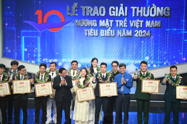 Giải thưởng Gương mặt trẻ triển vọng 2024 vinh danh Phương Mỹ Chi vì những đóng góp cho văn hóa nghệ thuật ảnh 2