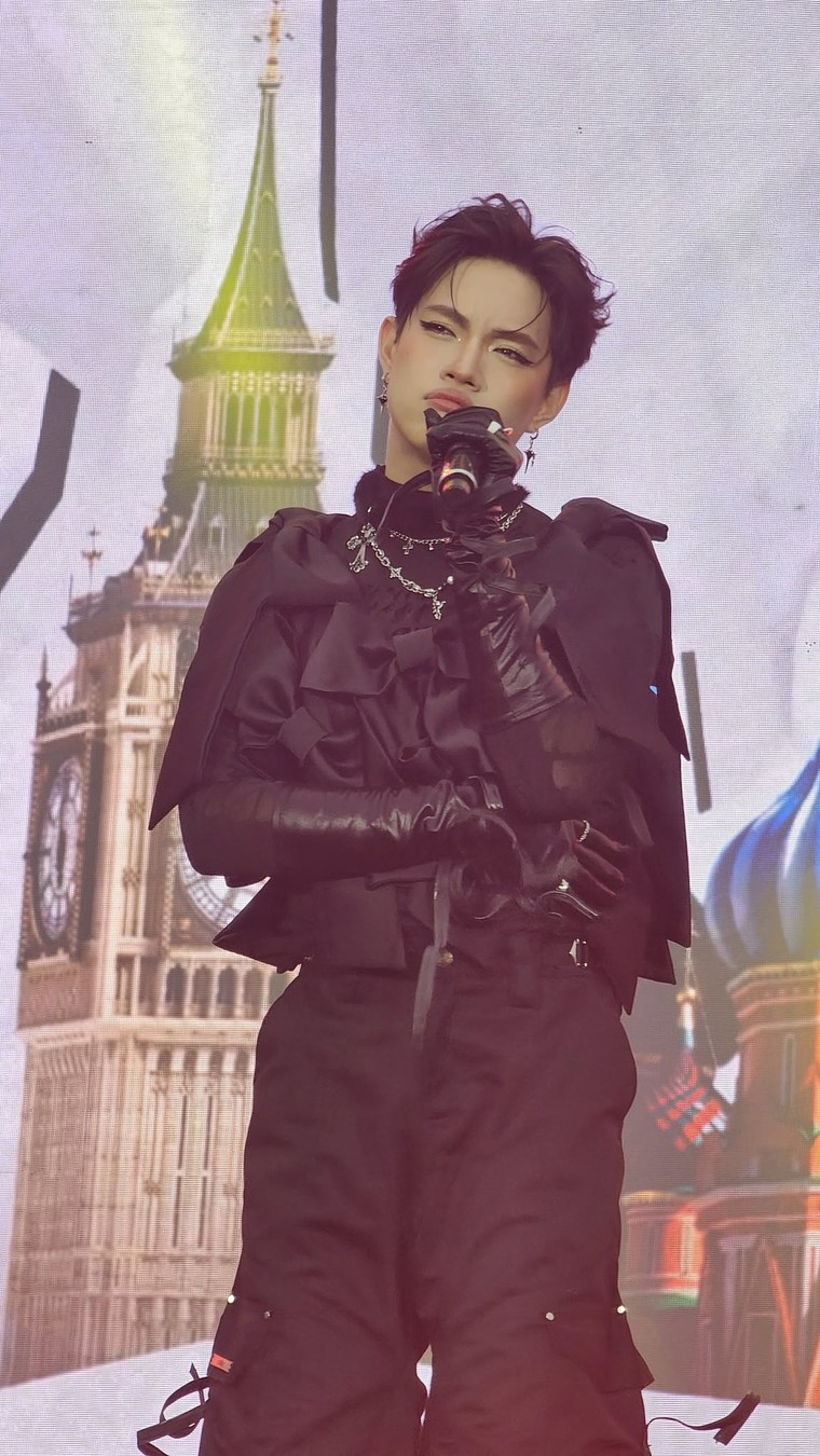 Chùm ảnh: Các màn trình diễn bùng nổ của Anh trai "Say Hi" tại đêm trại FPTU Camp lần thứ 5 ảnh 4