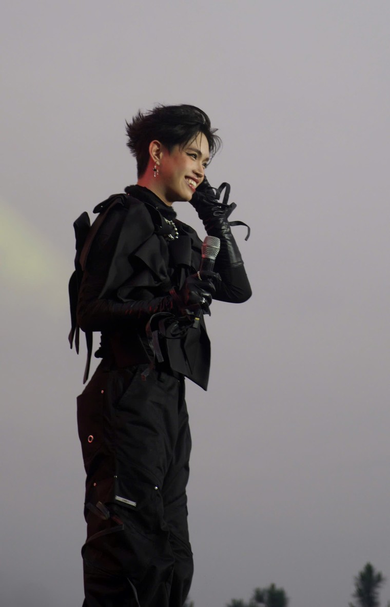 Chùm ảnh: Các màn trình diễn bùng nổ của Anh trai "Say Hi" tại đêm trại FPTU Camp lần thứ 5 ảnh 5