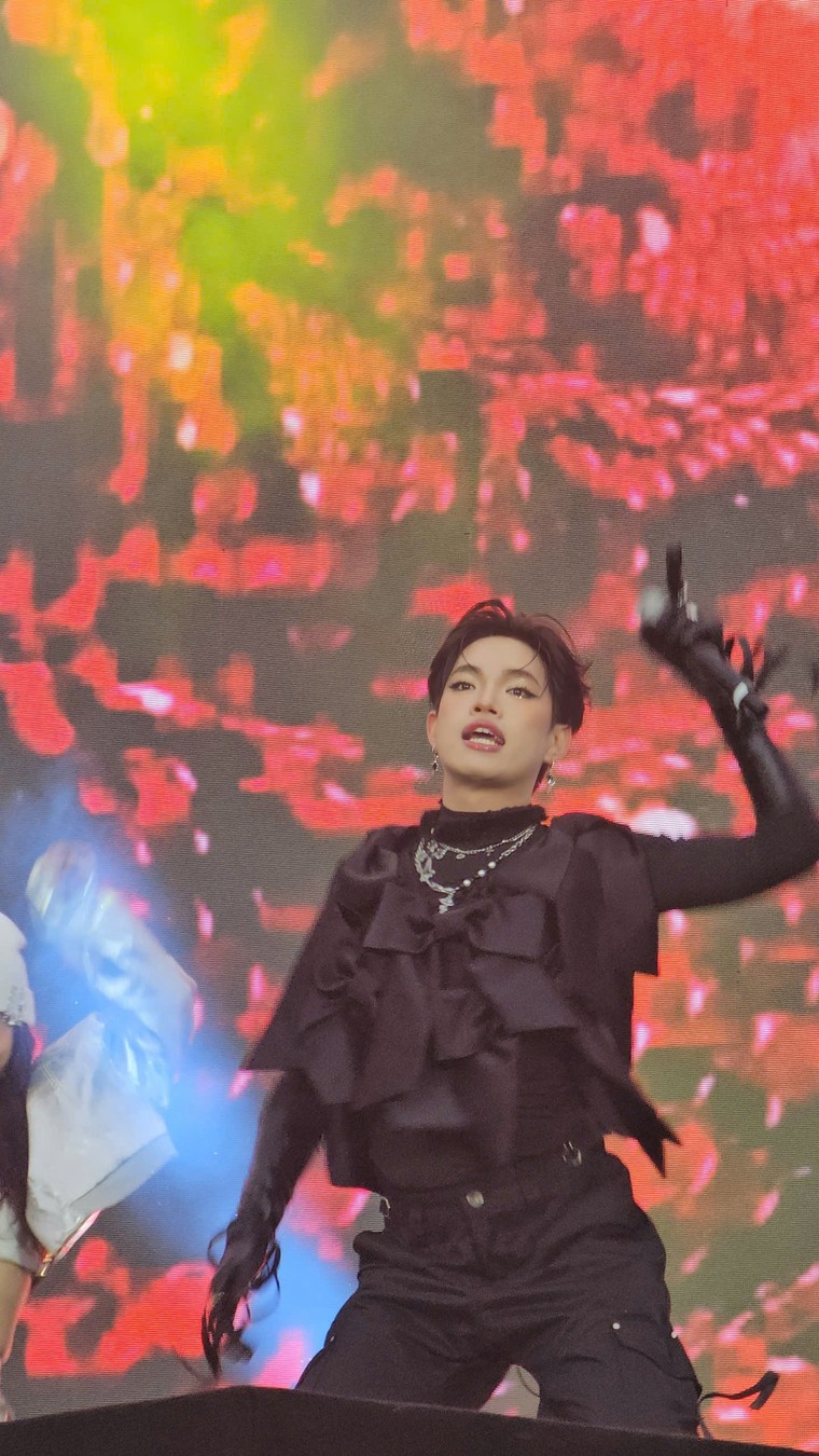 Chùm ảnh: Các màn trình diễn bùng nổ của Anh trai "Say Hi" tại đêm trại FPTU Camp lần thứ 5 ảnh 2