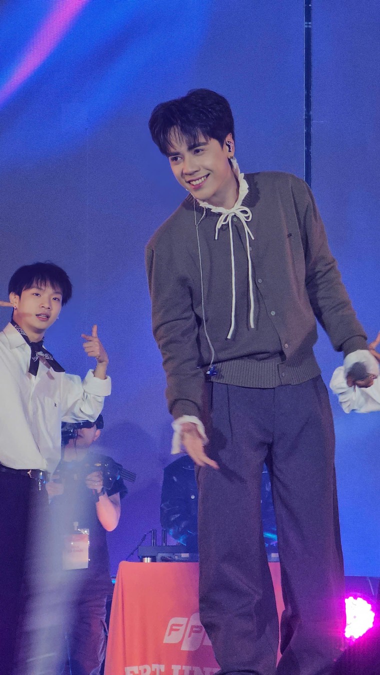 FPTU Camp 2025: Ngày hội tuổi trẻ rực rỡ của gần 15.000 học sinh – Trải nghiệm hôm nay, vươn tới ngày mai ảnh 12